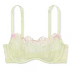 Victoria’s Secret PINK wink underlined scoop bra